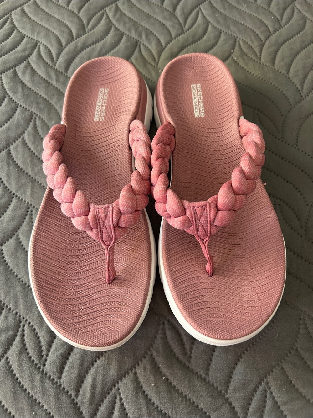 🩴 Skechers Braided Pink Goga Mat Thong Sandals